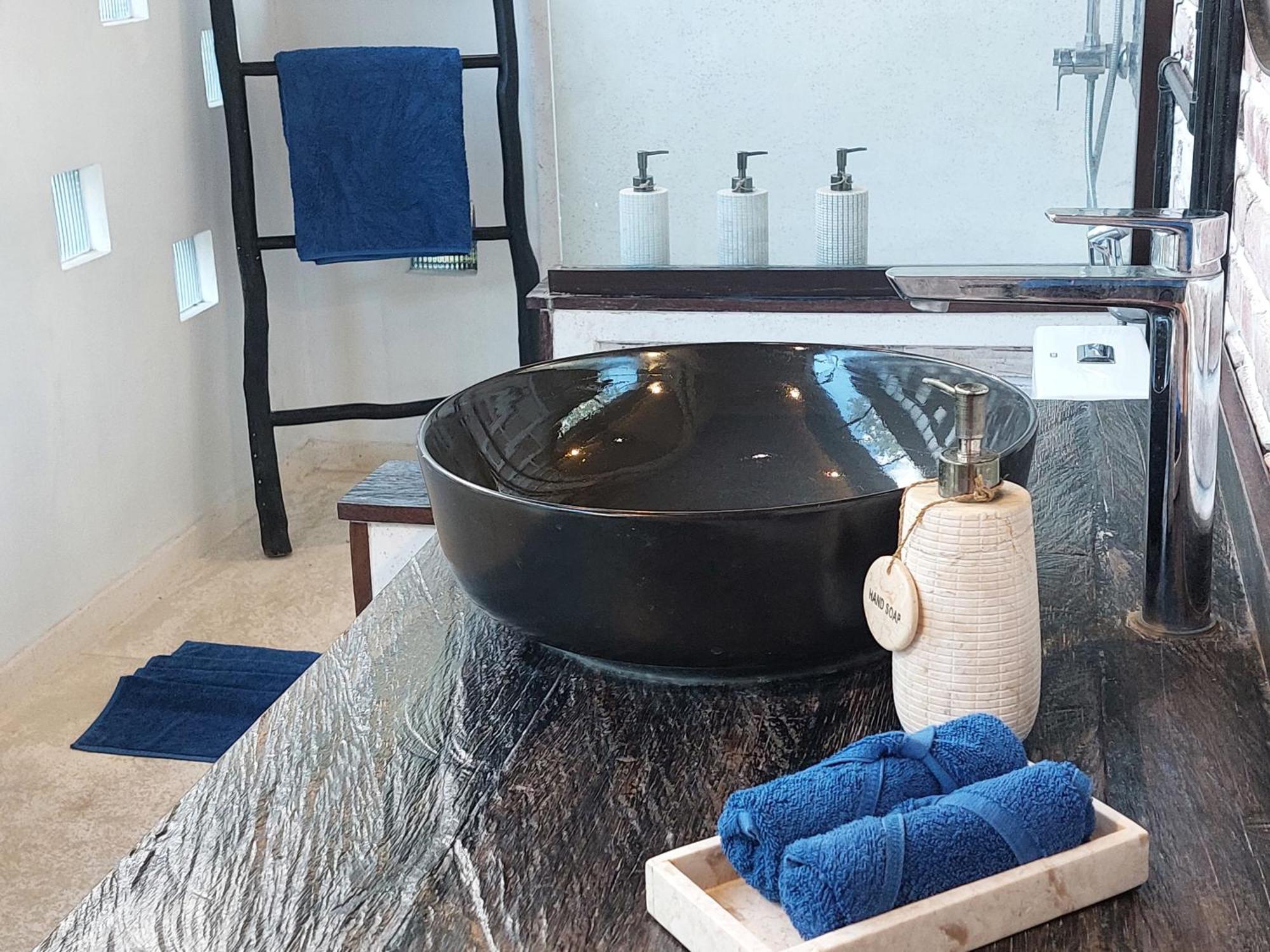 Spaces Bali Unique Boutique Hotel Munggu Rum bild
